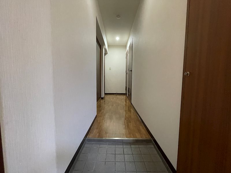 パールハイツ吉川 玄関
