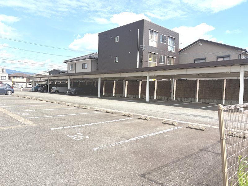 フレシールヴュー「四季」 駐車場