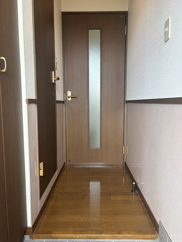 リバティ灯明寺 玄関