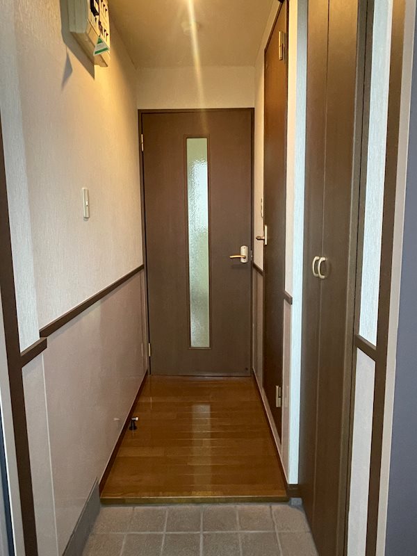 リバティ灯明寺 玄関
