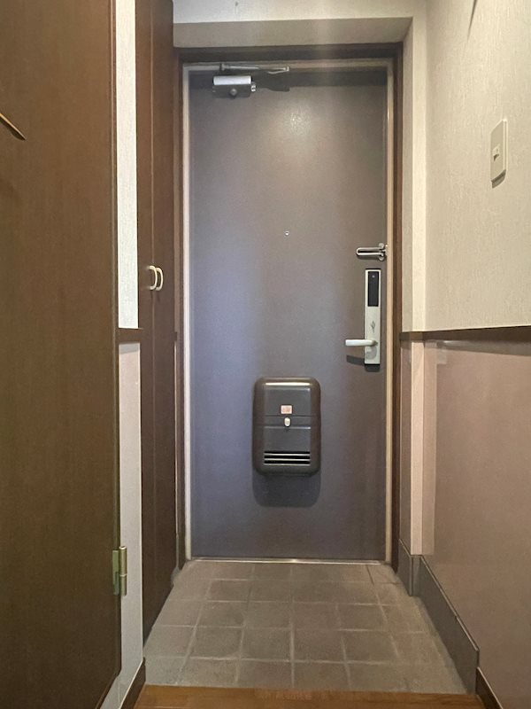 リバティ灯明寺 玄関