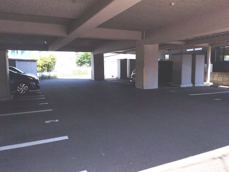 カスティージョ二の宮 駐車場