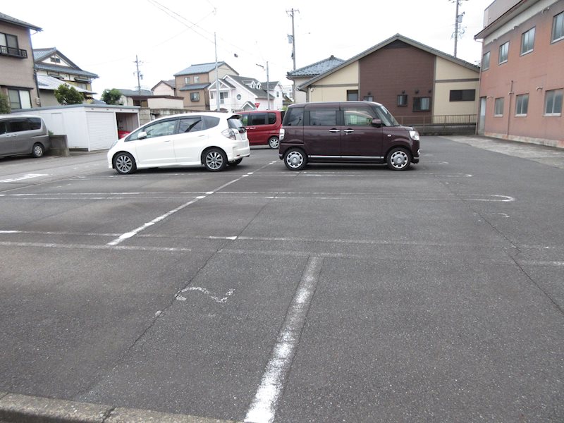 シルク荘駐車場 外観