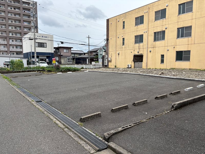 成和松井駐車場 外観