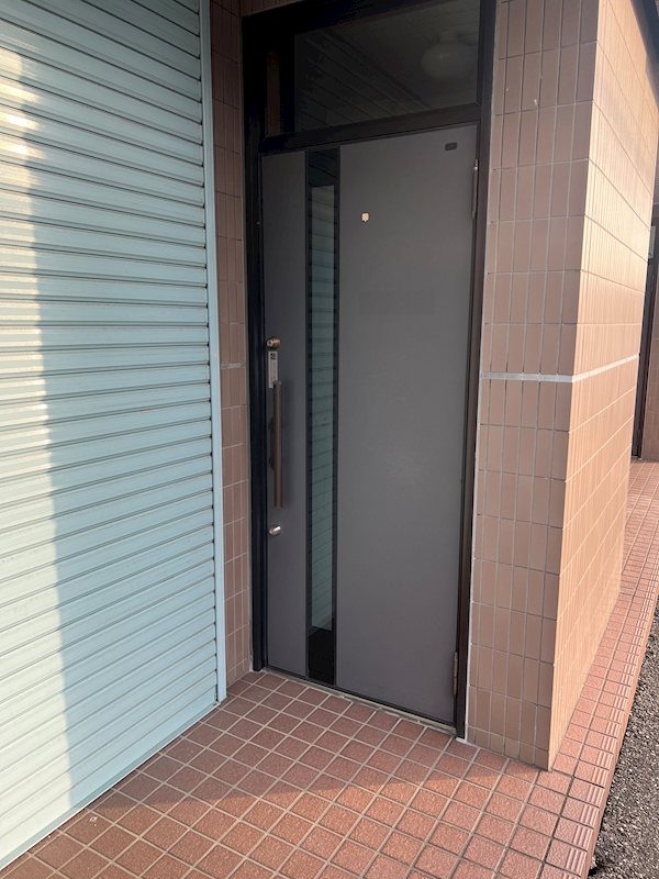 ウイング八田 玄関