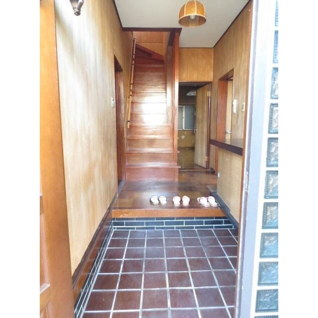 六浦南4丁目貸家 玄関