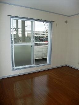 サンバーン港南台E リビング