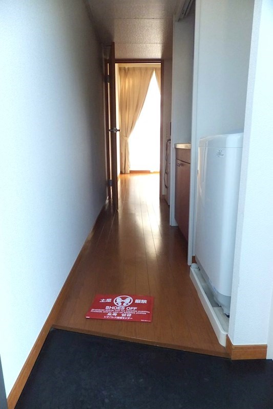 フローラル橋本 玄関