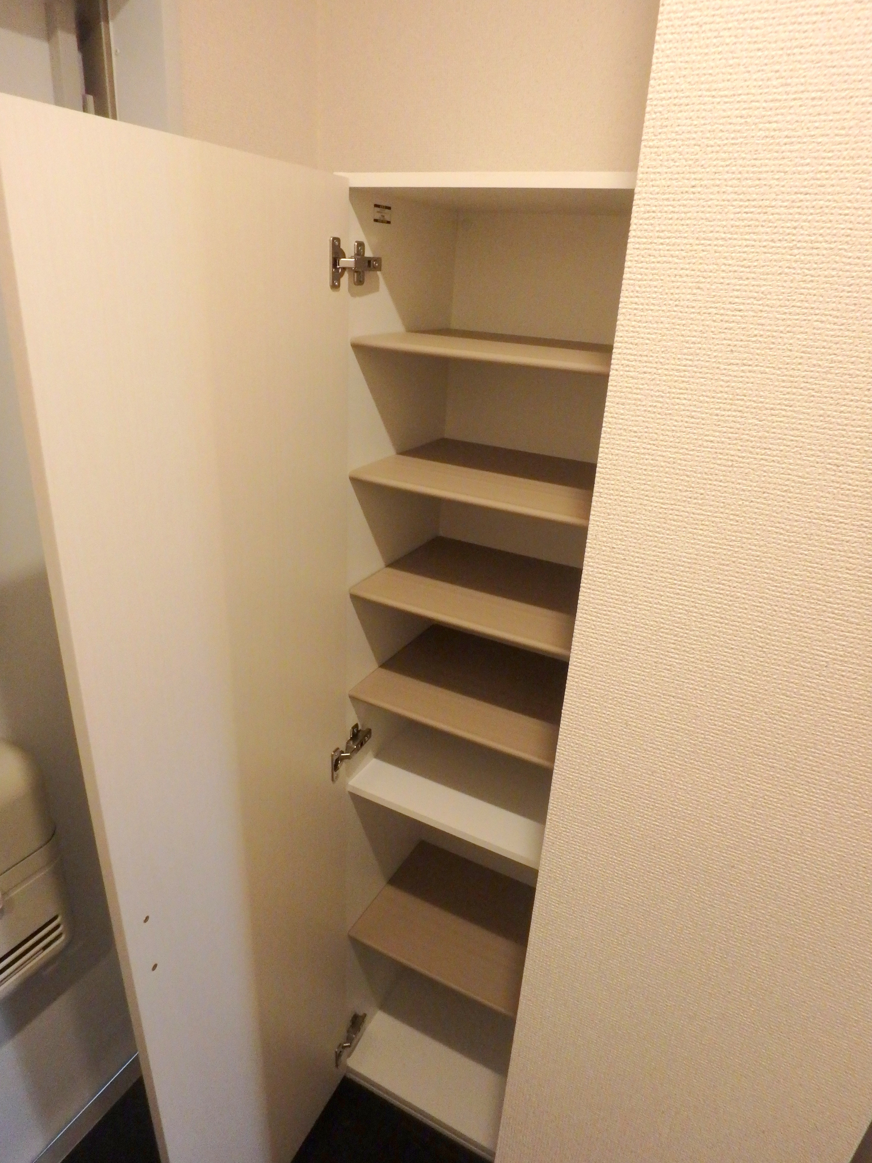 葵芳　１号館 玄関