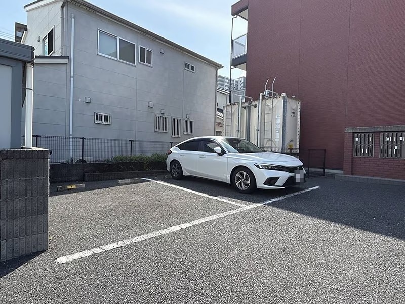 パタータⅢ 駐車場