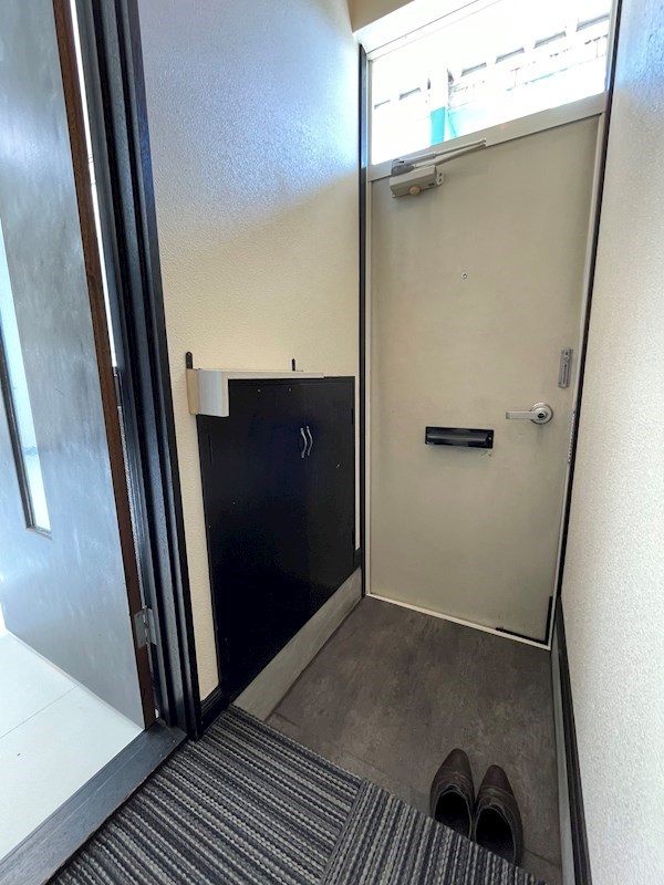 メゾンドール西町 玄関