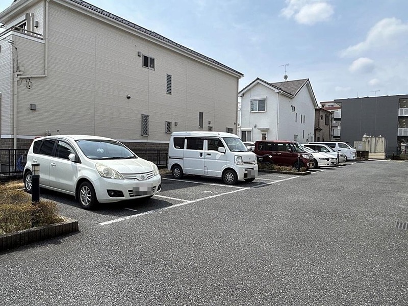 アドミラブールワタル 駐車場