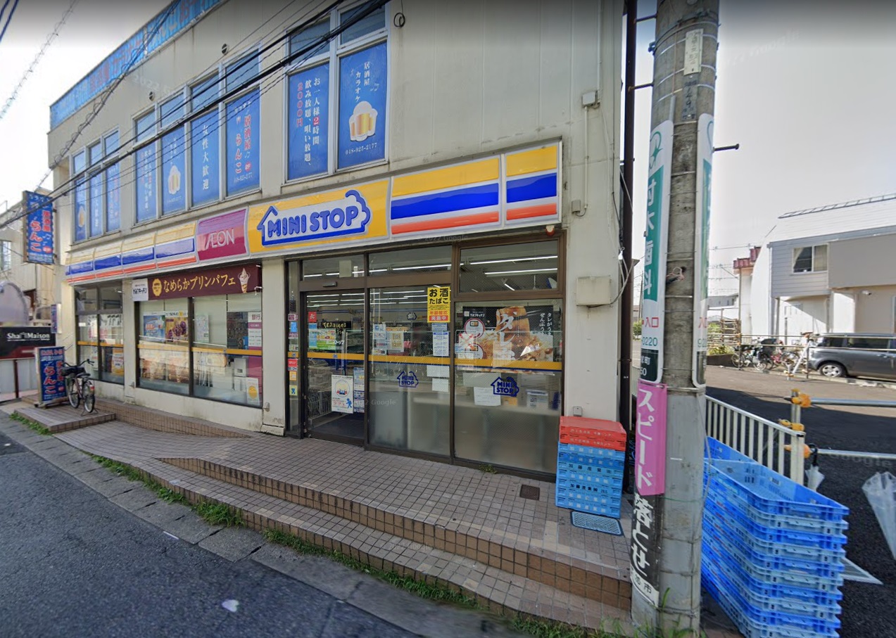 埼玉県草加市吉町５丁目6-34 コンビニ