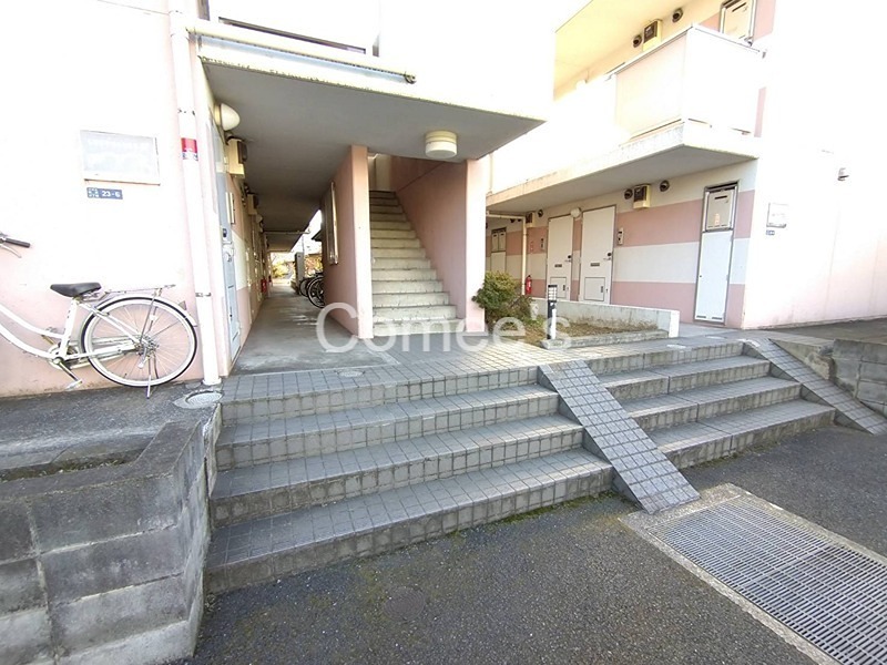 ヴィルヌーブ川崎B エントランス