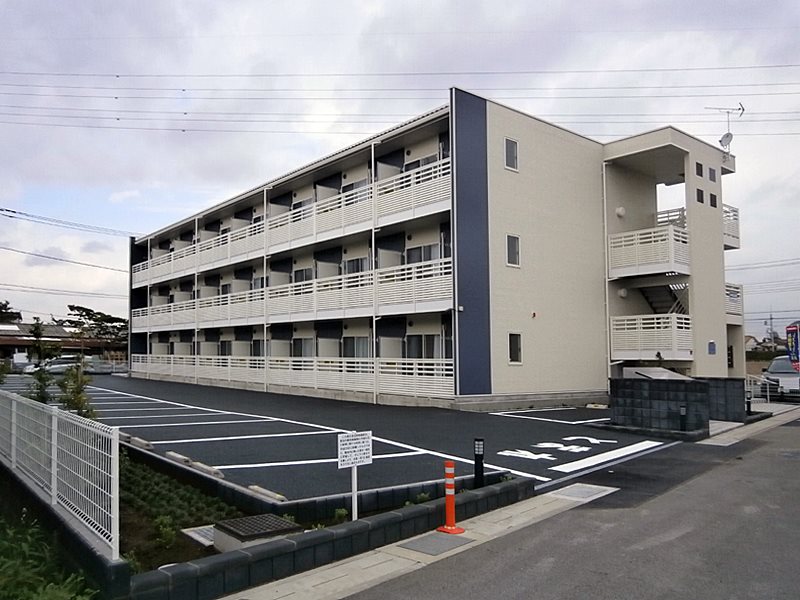エムフラッツ新里 外観
