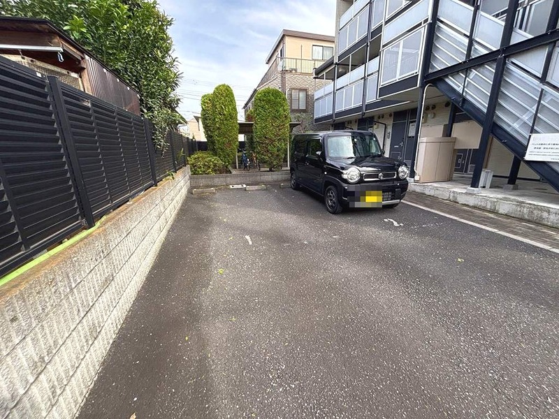 β 駐車場