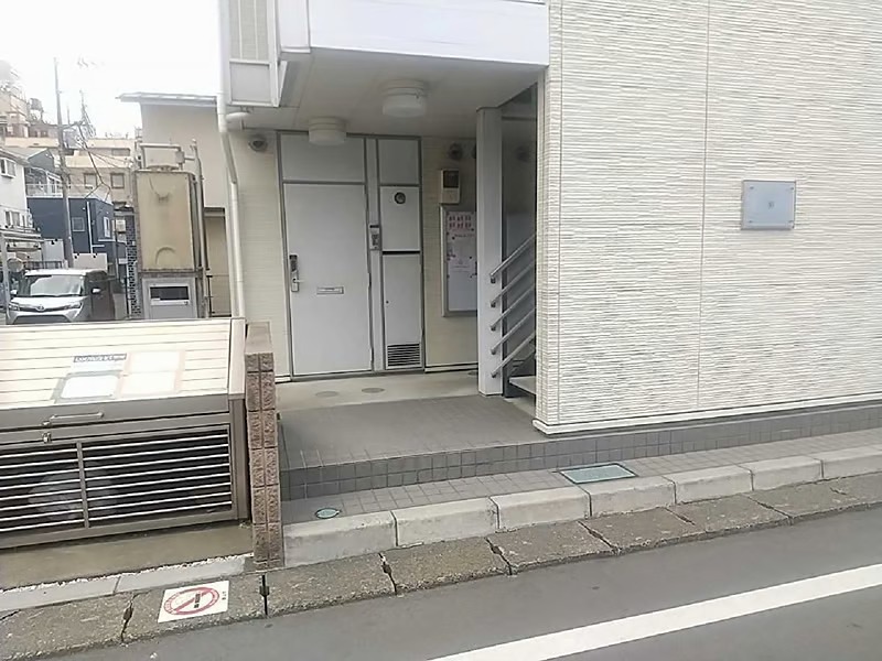 埼玉県狭山市新狭山３丁目10-10 エントランス