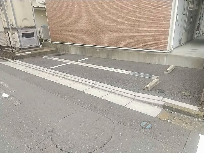 埼玉県狭山市新狭山３丁目10-10 駐車場