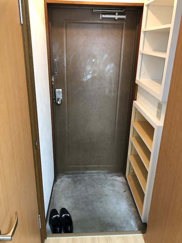 コートチェルシー 玄関