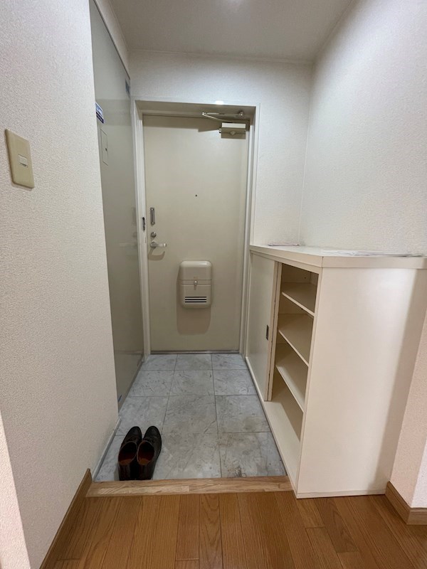 ホワイトパレス 玄関