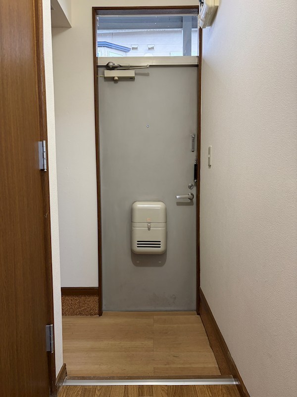 ネオルーセント 玄関