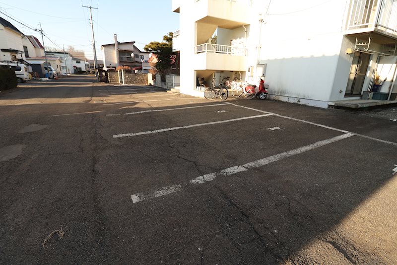 クローバーズマンション　ベルツリー 駐車場