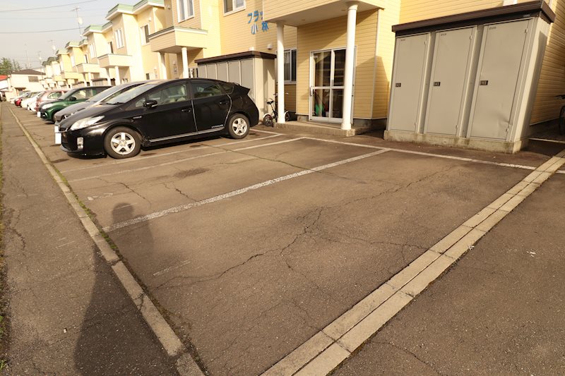 フラッツ小林稲田 駐車場