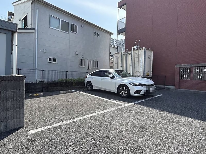 パタータⅢ 駐車場