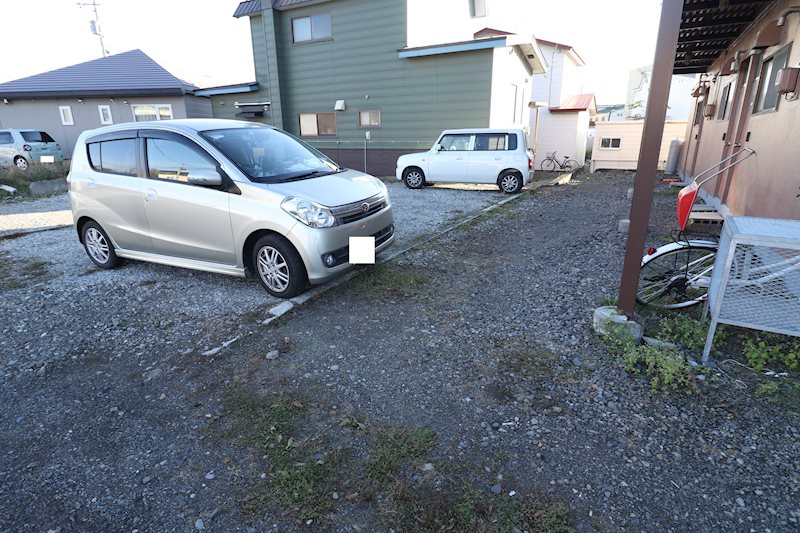 イーストエイト 駐車場