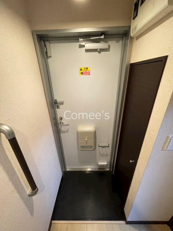 エーリラフトリー 玄関