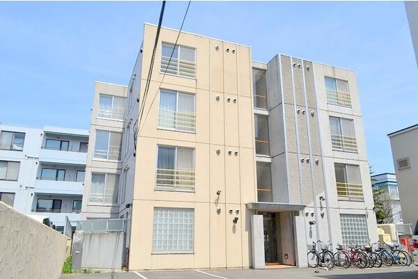 エムプラス山鼻 外観