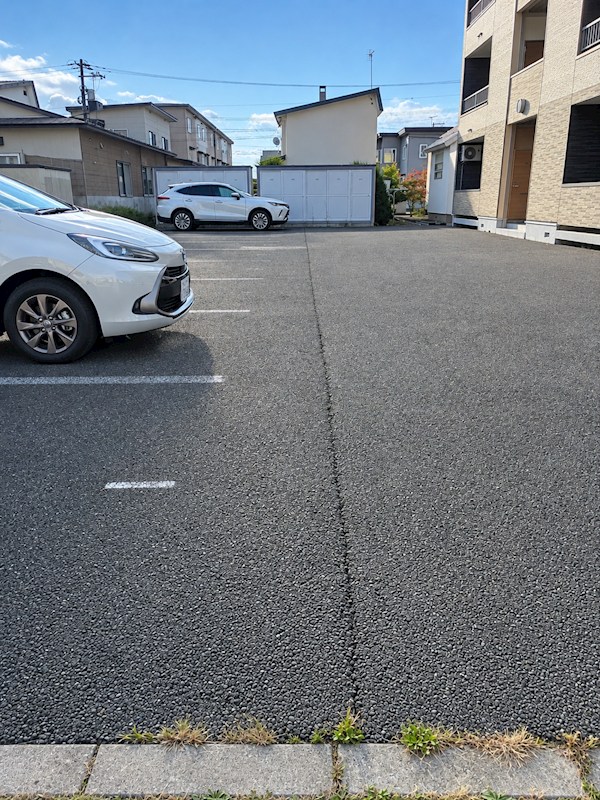 ECV（イーシブ） 駐車場