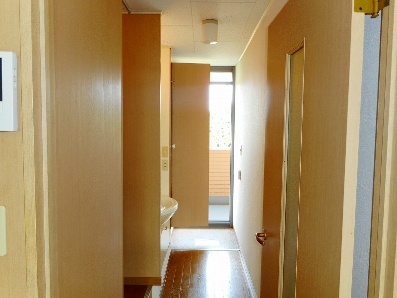 レオパレスみやま 玄関