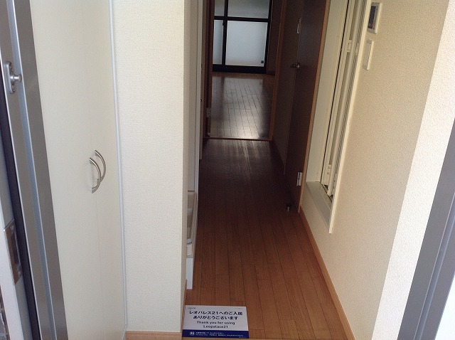 レオパレスラグレージュ 玄関
