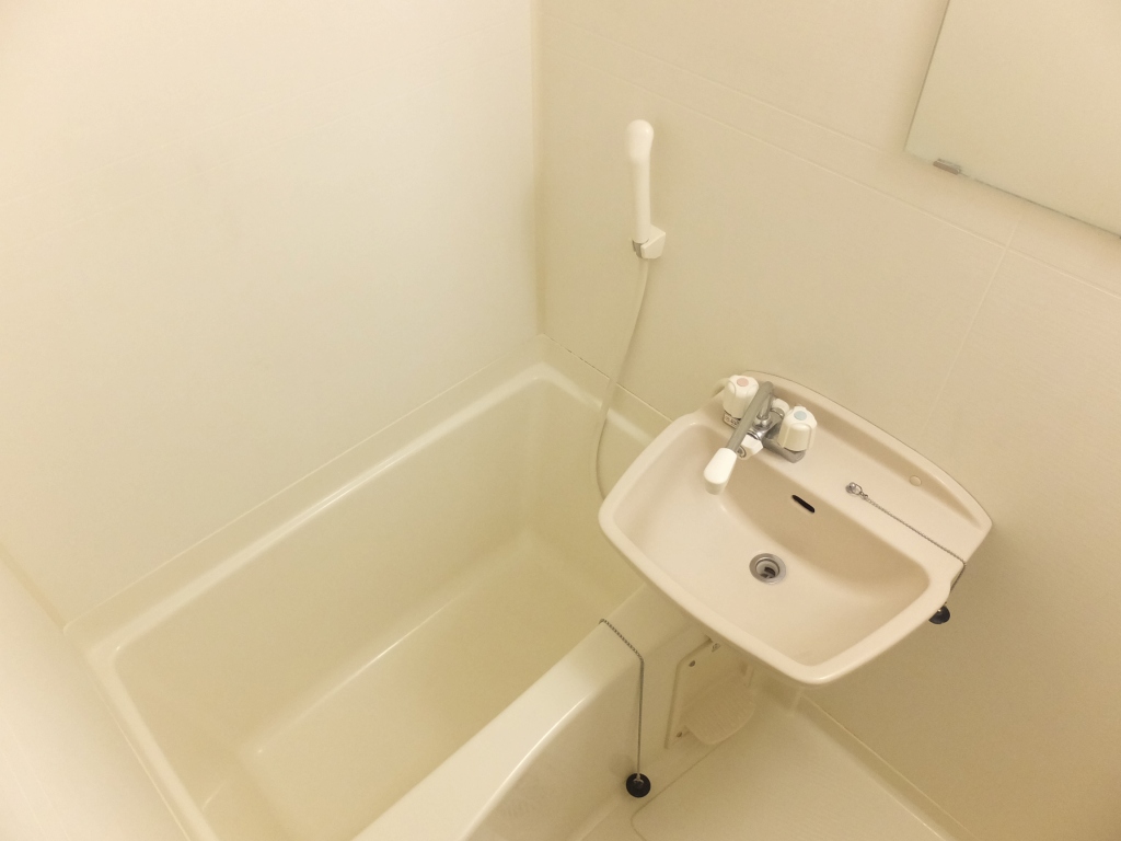 レオパレスキャノーラ 風呂画像
