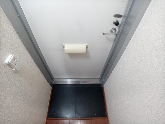 レオパレスサン　ドエル 玄関