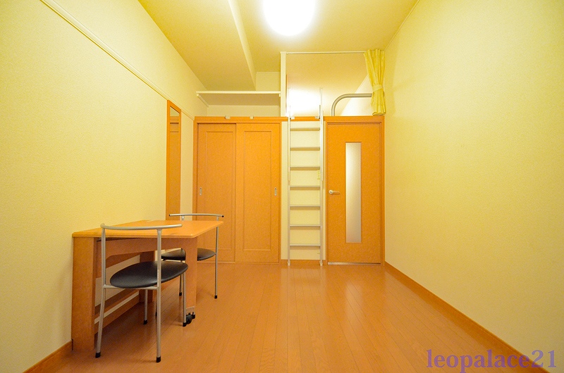 レオパレスルミエール本町 リビング