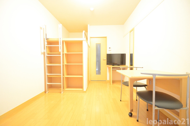 レオパレス小町Ｃ リビング