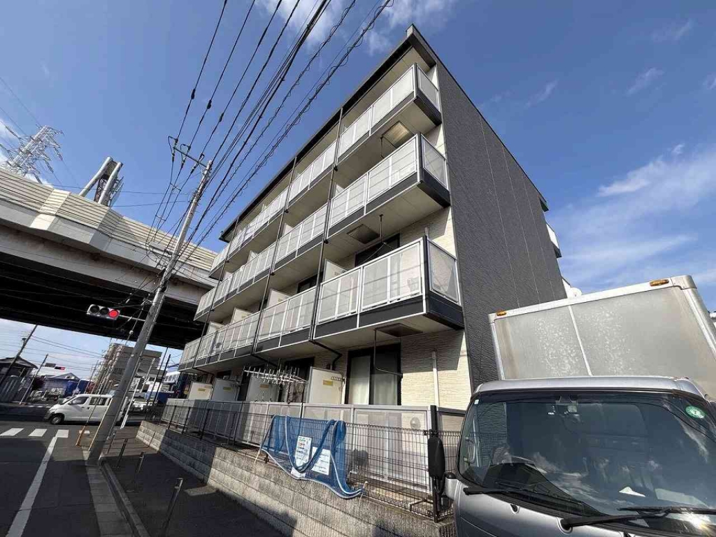 レオパレスパークサイド足立入谷 101号室 外観