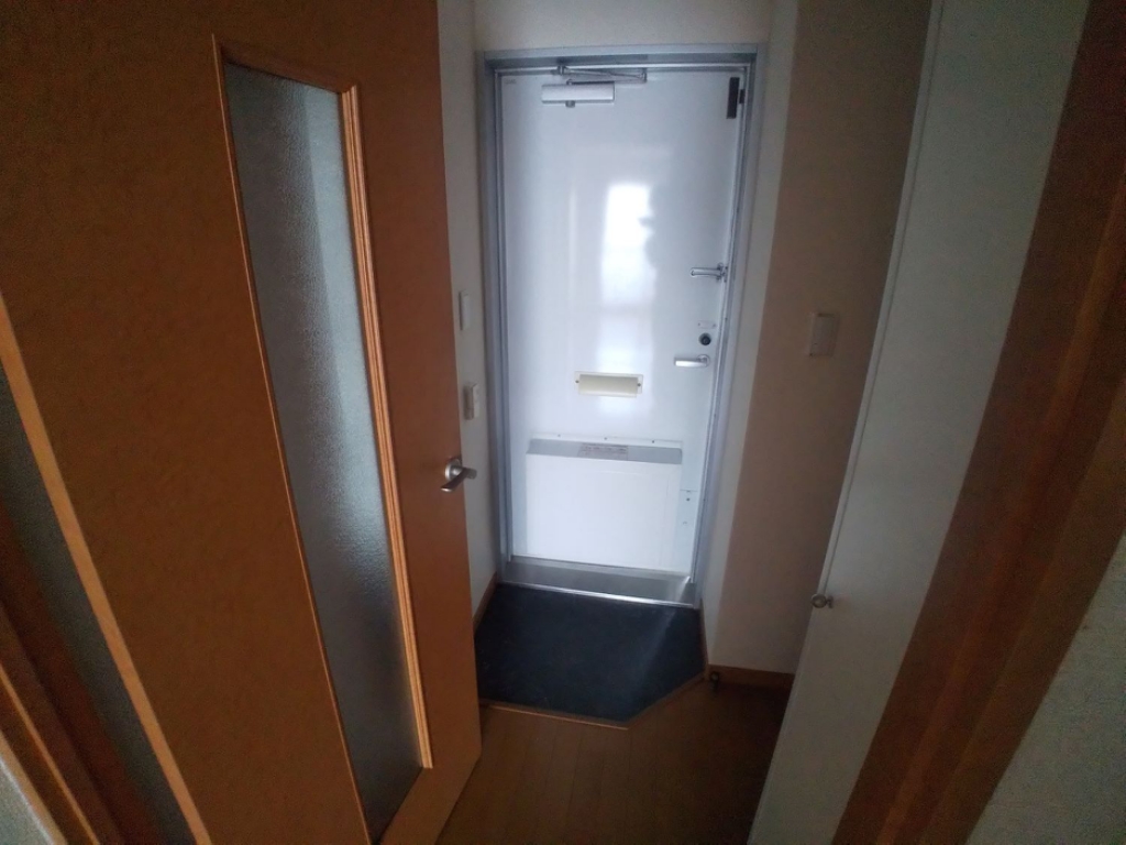 レオパレス双柳１番館 玄関