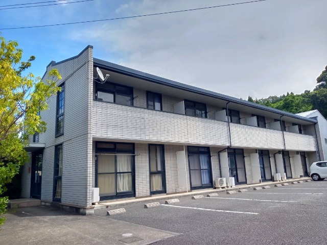 レオパレスカメリア弐番館 205号室 外観