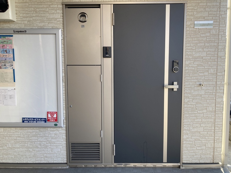 クレイノラルーチェ 玄関