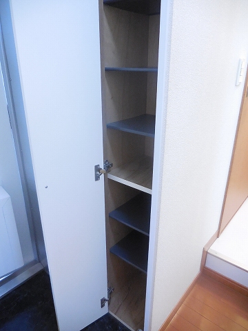 レオパレス上野台Ⅲ 玄関