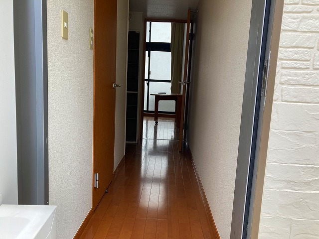 レオパレスハーモニー 玄関