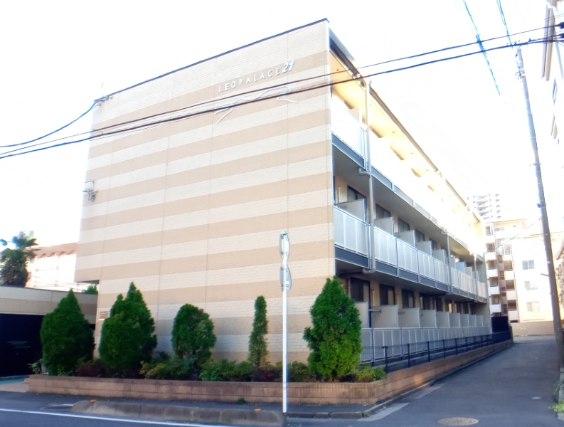 レオパレスパルフェ野口 303号室 外観