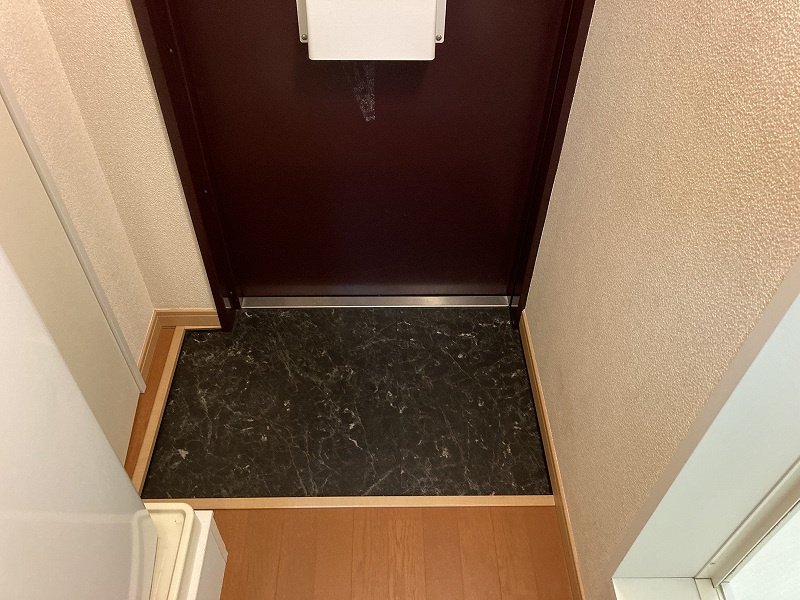 レオパレスコリウス 玄関