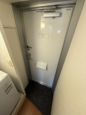 レオパレスアルファード 玄関