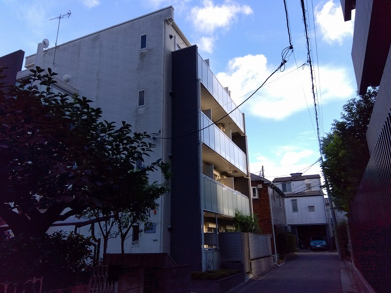 レオネクストラグーザ馬事公苑 302号室 外観
