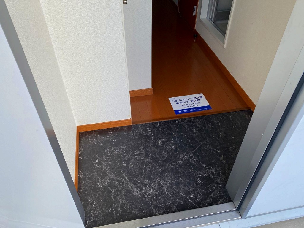 レオパレス若葉ハイツ 玄関