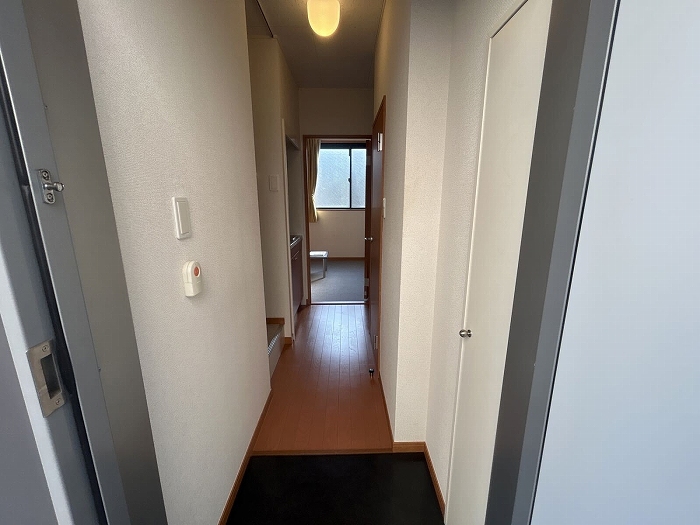 レオパレスなでしこ 玄関
